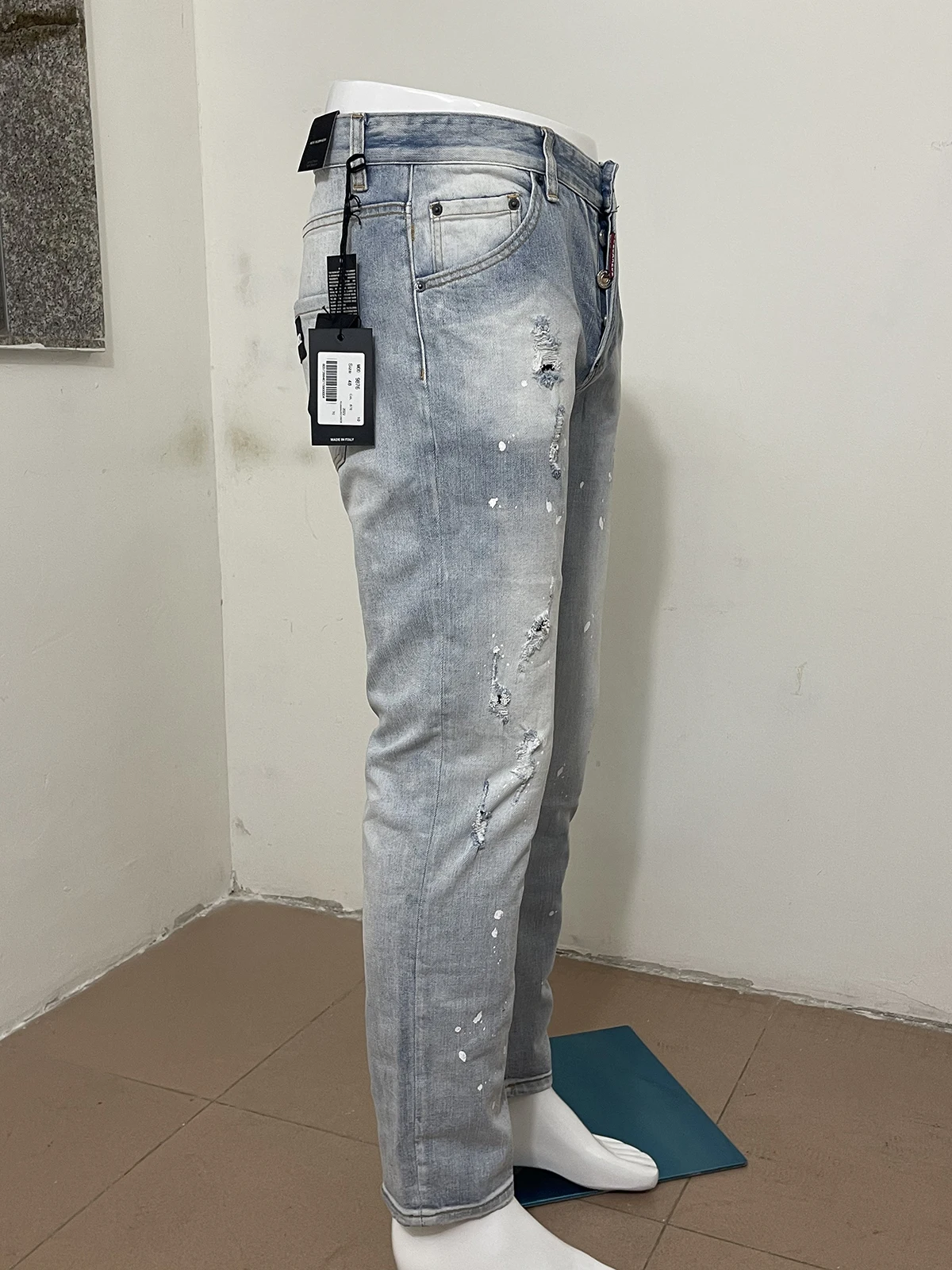 Spring/Summer 2023 new D2 fashion men wash and grind holes printing loose three-dimensional cut straight barrel blue jeans man