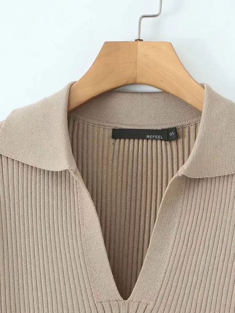 Женское однотонное мини-платье с коротким рукавом