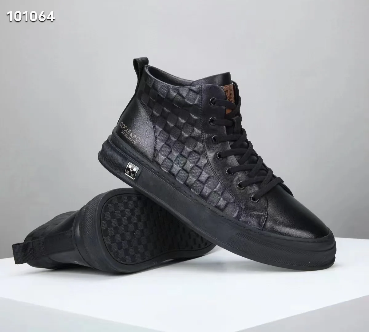 

Мужская обувь, новинка 2022, модная Универсальная кожаная повседневная обувь с высоким верхом, мужские маленькие кожаные туфли белого и черно...