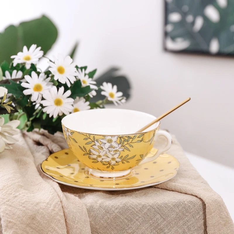 

British Bone China Tea Cup and Saucer Flowers Gift Couple Free Shipping Yellow Coffee Mug with Spoon Tazzine Caffe Ceramic Mug