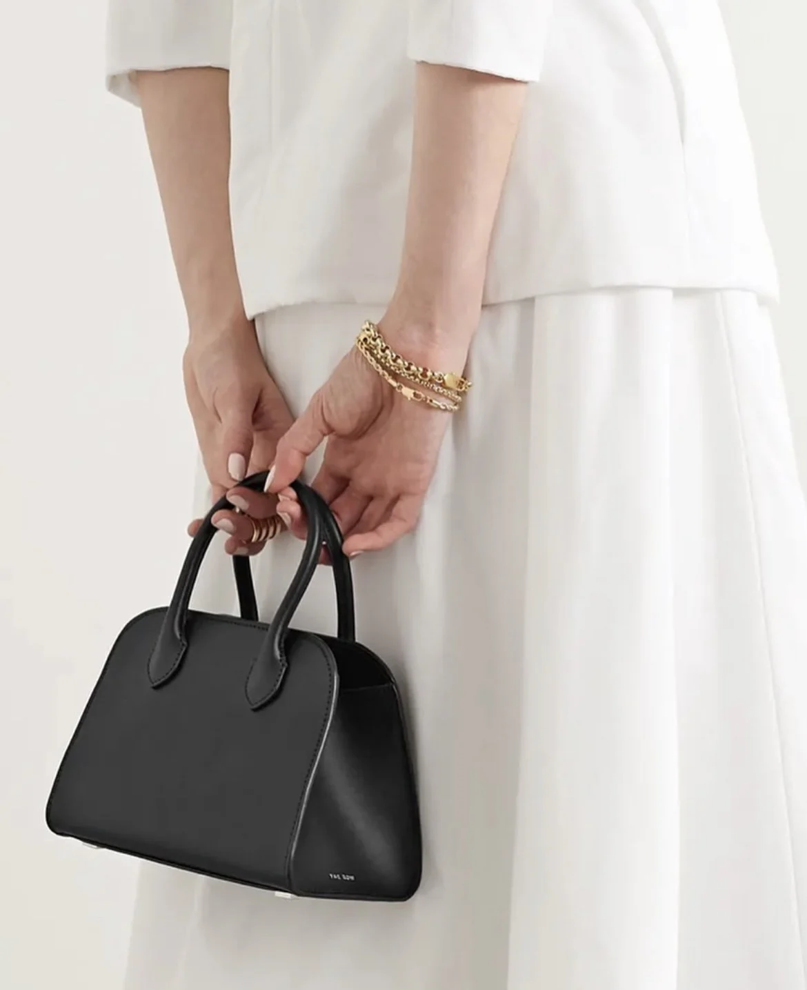 

2022 new niche leather handbag shell bag messenger bag camera small square bag
