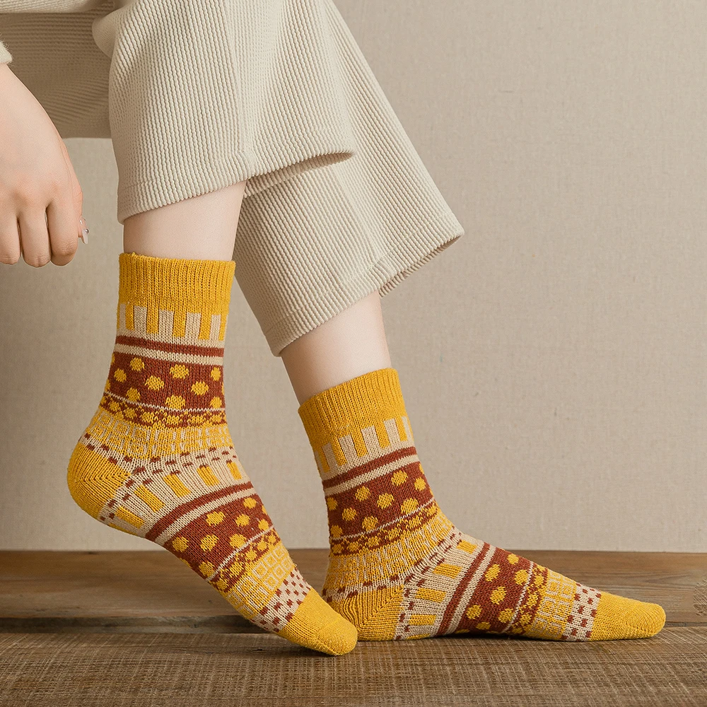 Hot New Witner Socks Women Socks Thick Warm Wool Striped Spots High Quality 5 Pairs Set Couple Models Free Size