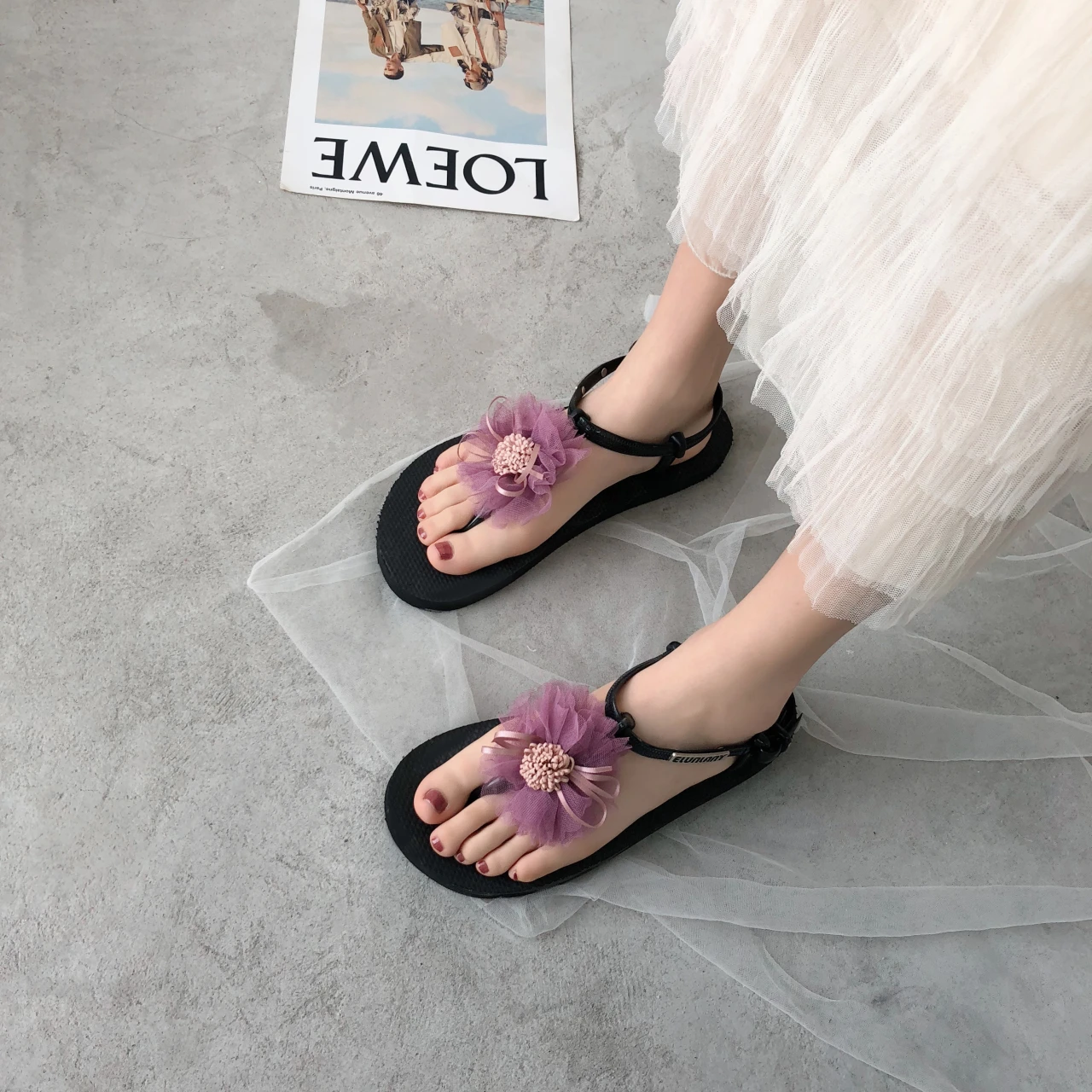 

Spring new buckle flat bottom Korean version of Joker casual fashion pinch sandals women women's sandals women's sandals