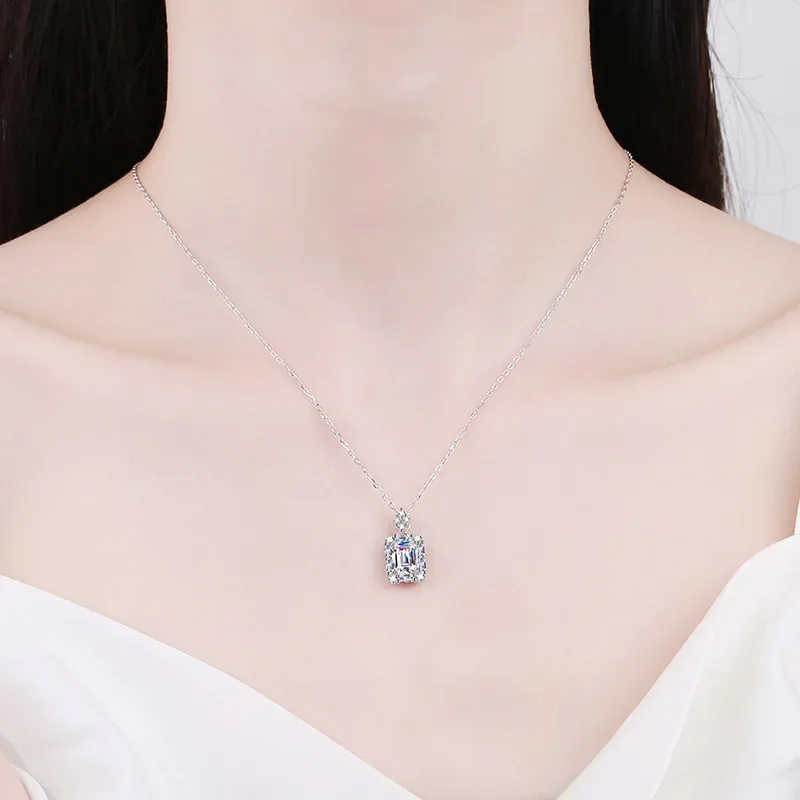 Ожерелье из платины 18K бриллиант 1 шт. кулон в виде сахара с изумрудной огранкой