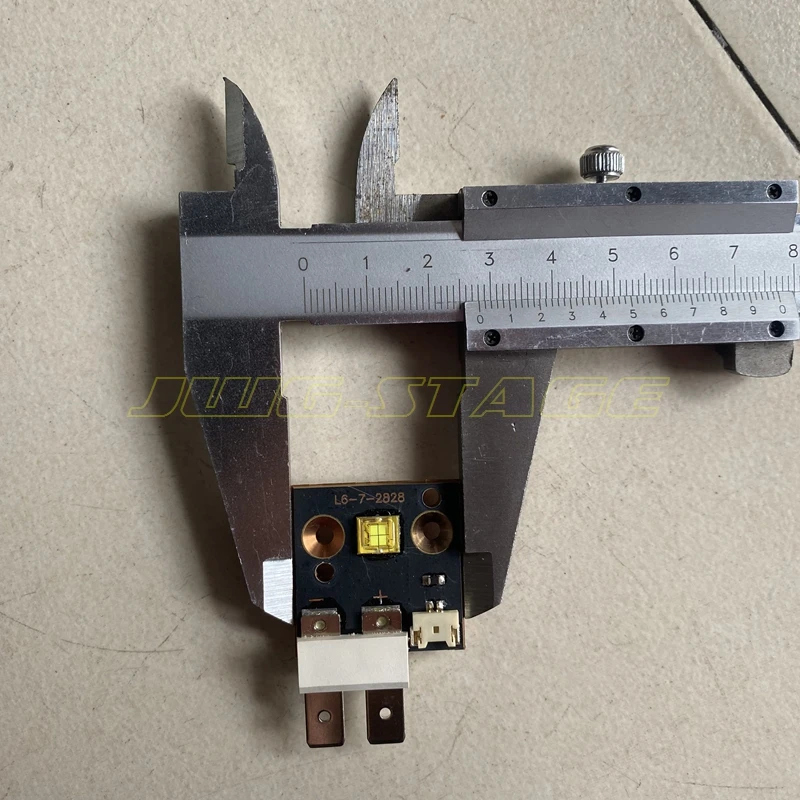 Фонарь с подвижной головкой осветительный прибор для сцены мощность 90 Вт 2828