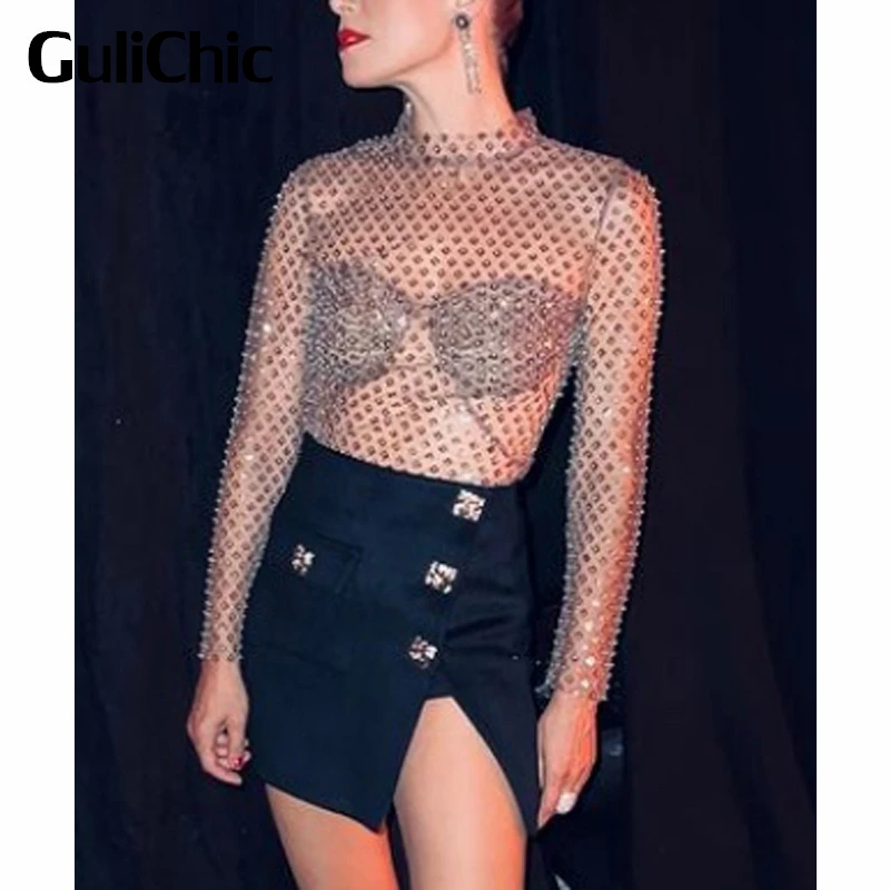 

Женская футболка с круглым вырезом, коротким рукавом и надписью