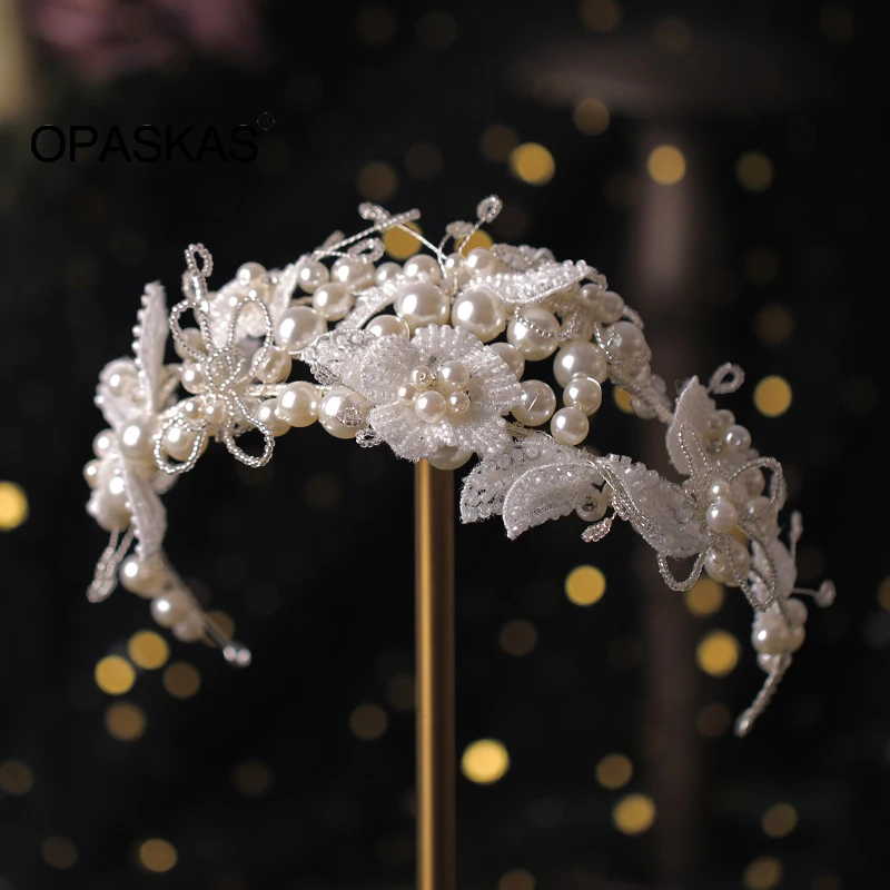 

Тиары для невесты с жемчугом, украшения для волос с бусинами, сказочные цветочные, белые элегантные свадебные аксессуары на голову