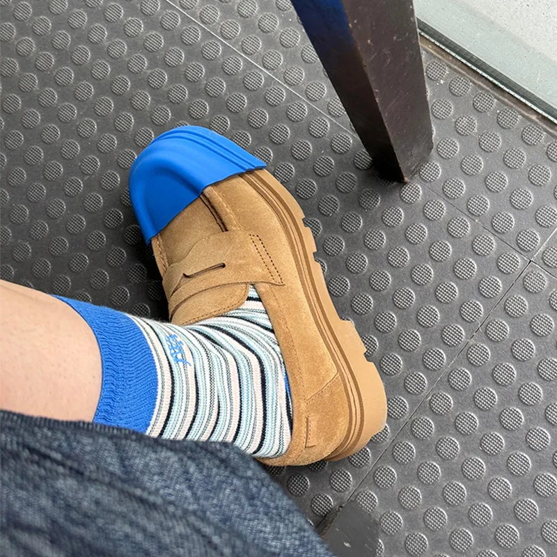 Кожаные матовые цветные закрывающие нишевые туфли дерби женские в стиле ретро Le