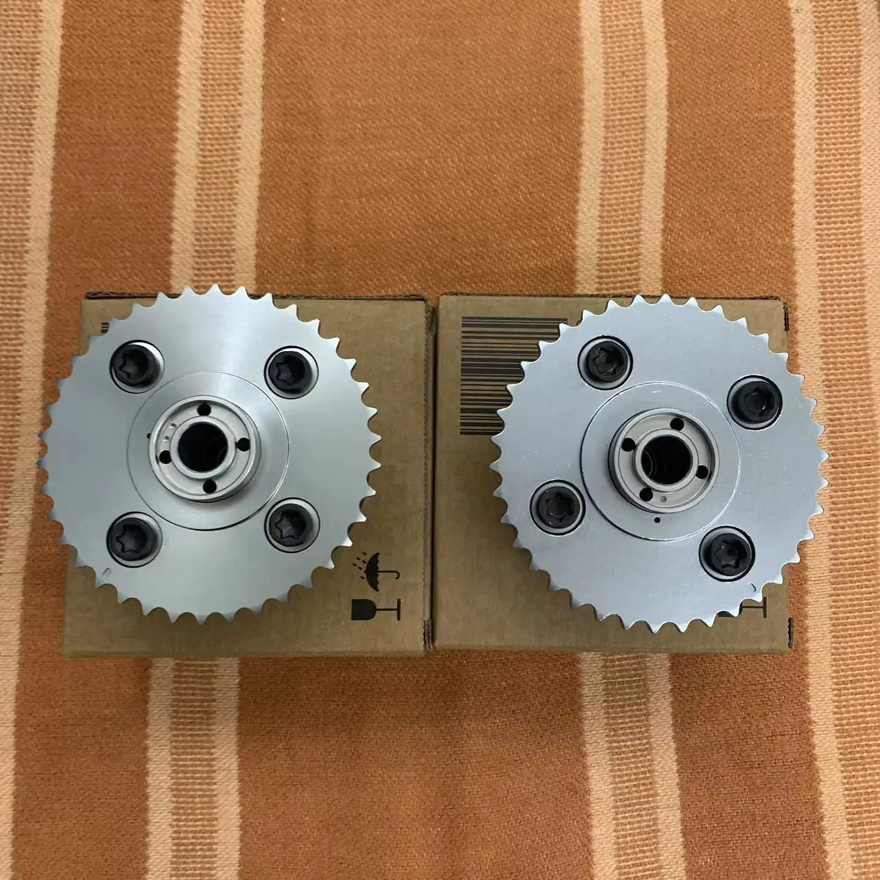 

Впускная звездочка и выхлопная система для BMW E81, E87, E88, F20, F21, F22, E90, E91, N51, N52, N55, 11367583207, 11367583208