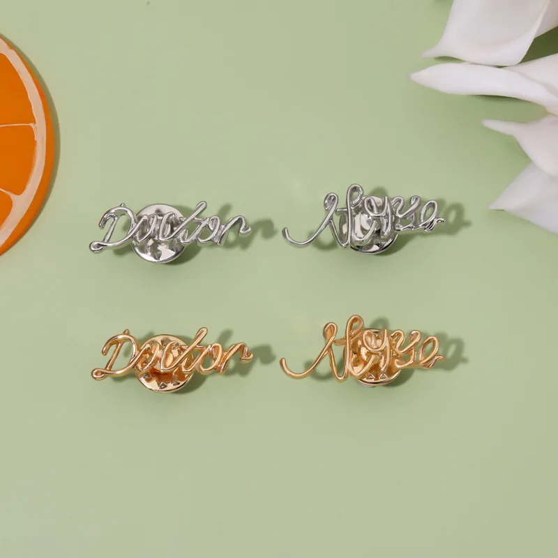 

Ажурный дизайн, открывающийся рукав с английскими буквами, эмалированная Шпилька, Значки для отворота, ювелирные изделия, подарок, забавная милая Мода