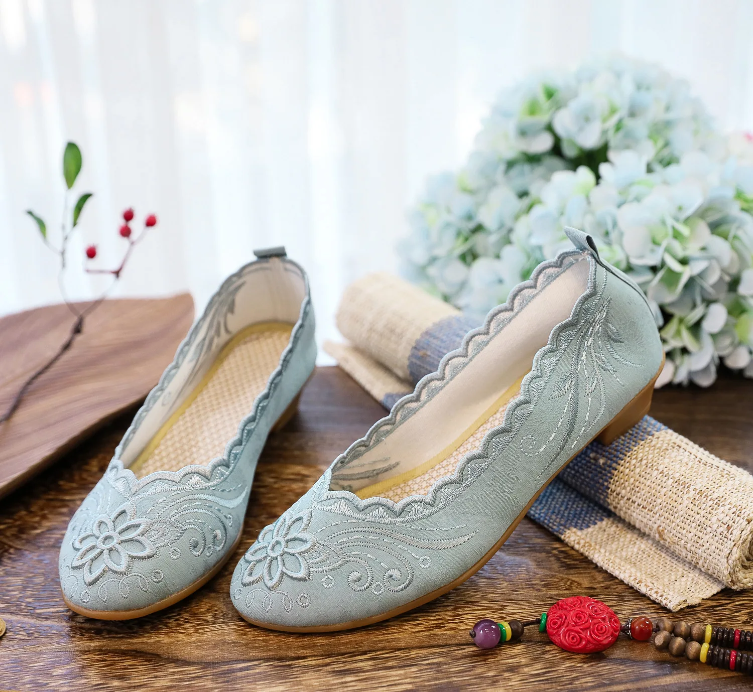 

Новые Элегантные туфли в старинном стиле ретро модные повседневные туфли сказочные туфли вышитые туфли Hanfu