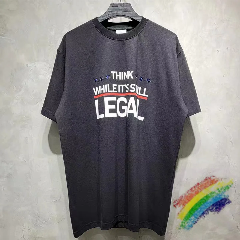 

Мужская и женская футболка с коротким рукавом