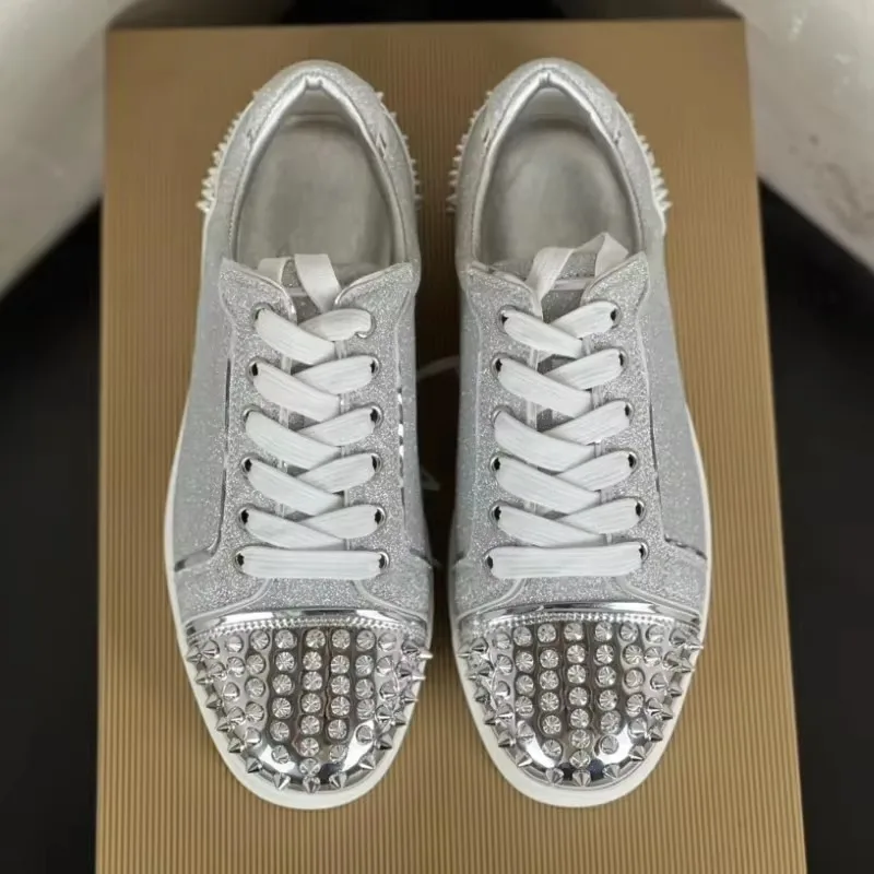 Мужские и женские серебряные роскошные кожаные туфли с заклепками 2024