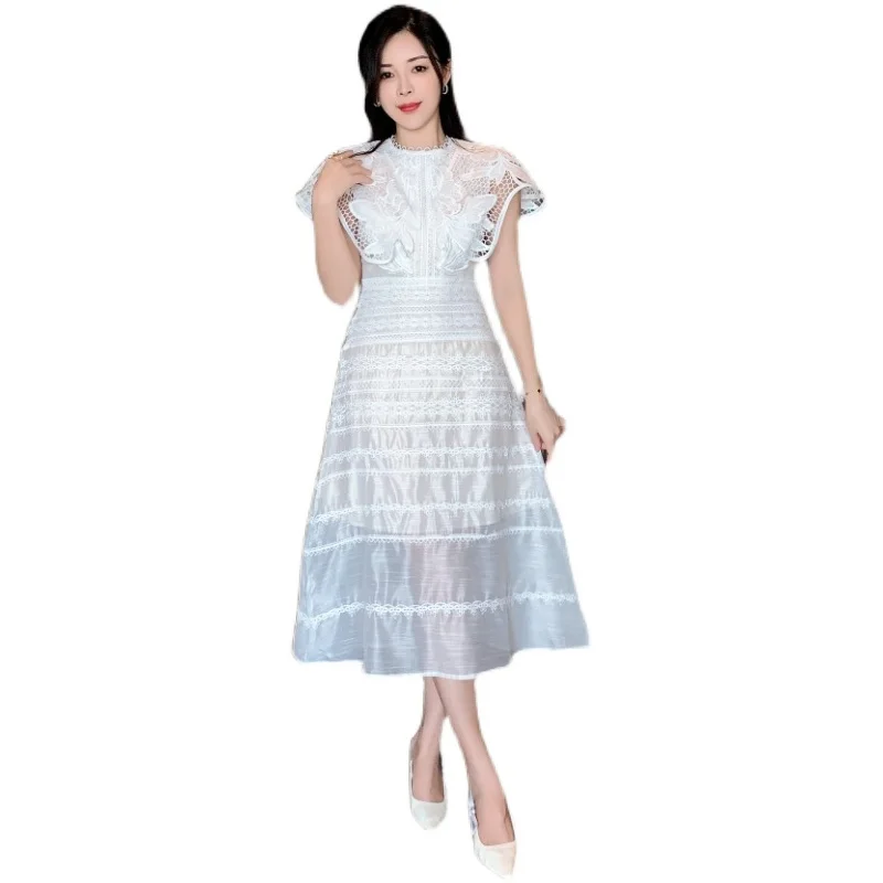 Кружевное однотонное белое праздвечерние чное платье с вышивкой на весну для
