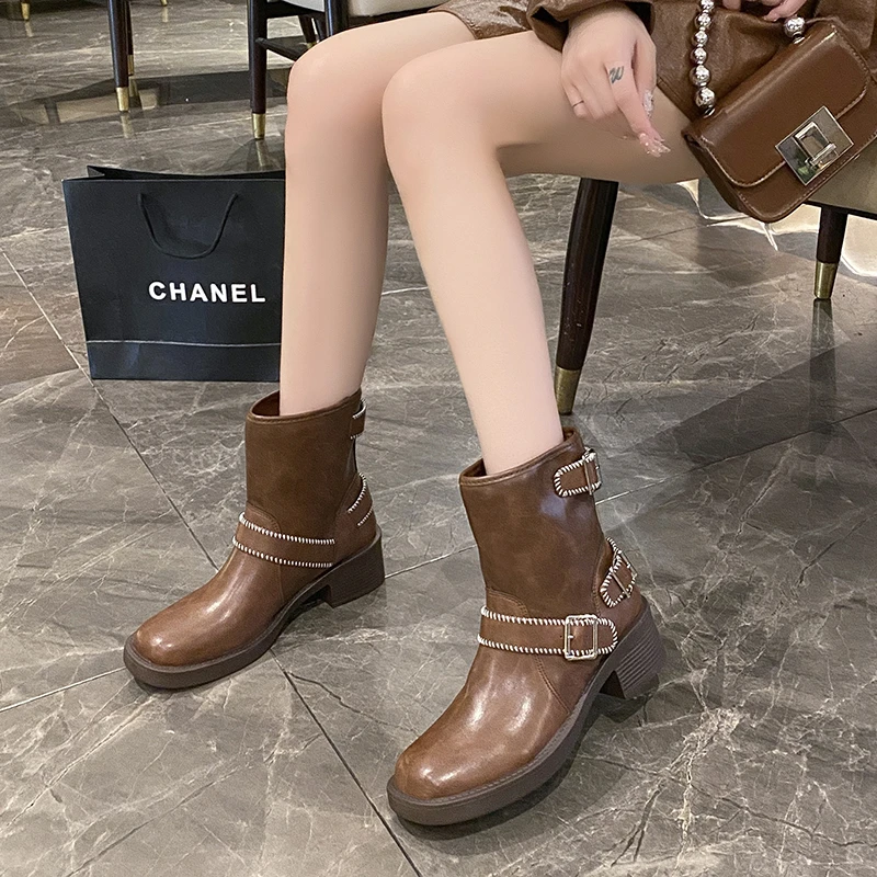 Зимние женские байкерские ботинки модные элегантные на платформе с пряжкой