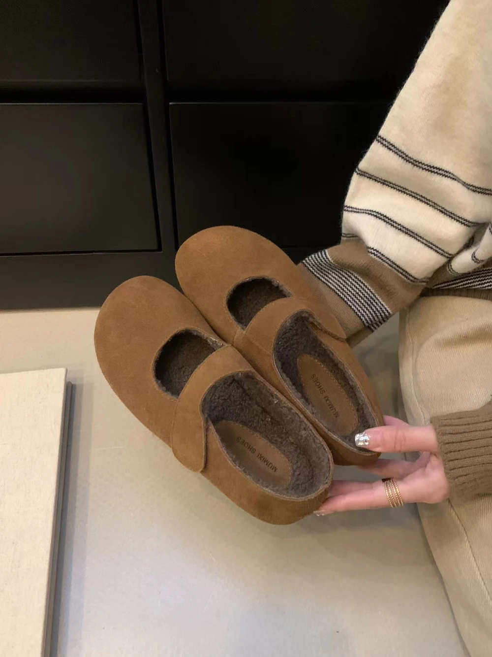 Туфли женские на плоской подошве мягкие осенние лоферы меховое платье ретро