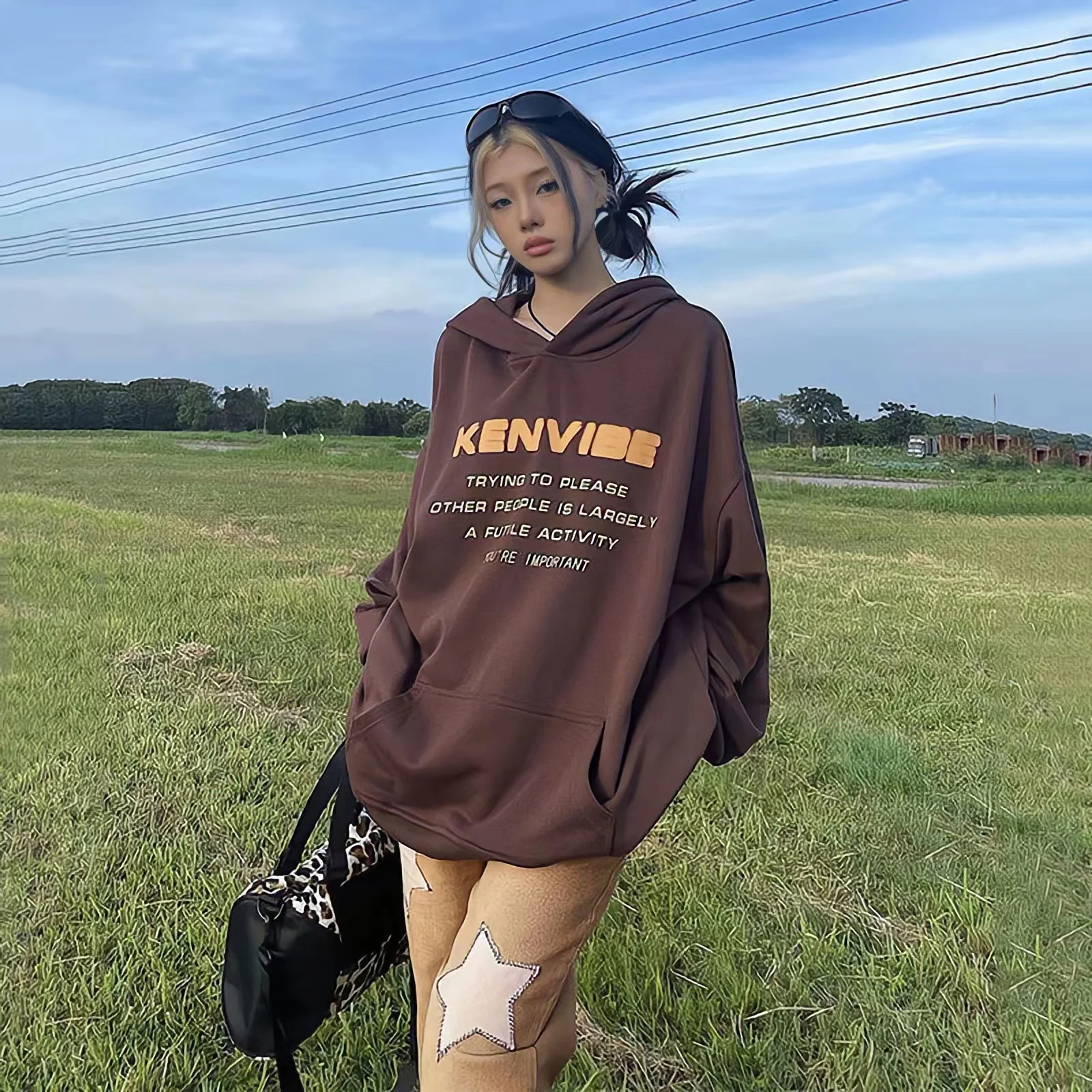 Рисунок 3 - Женские толстовки с буквенным принтом