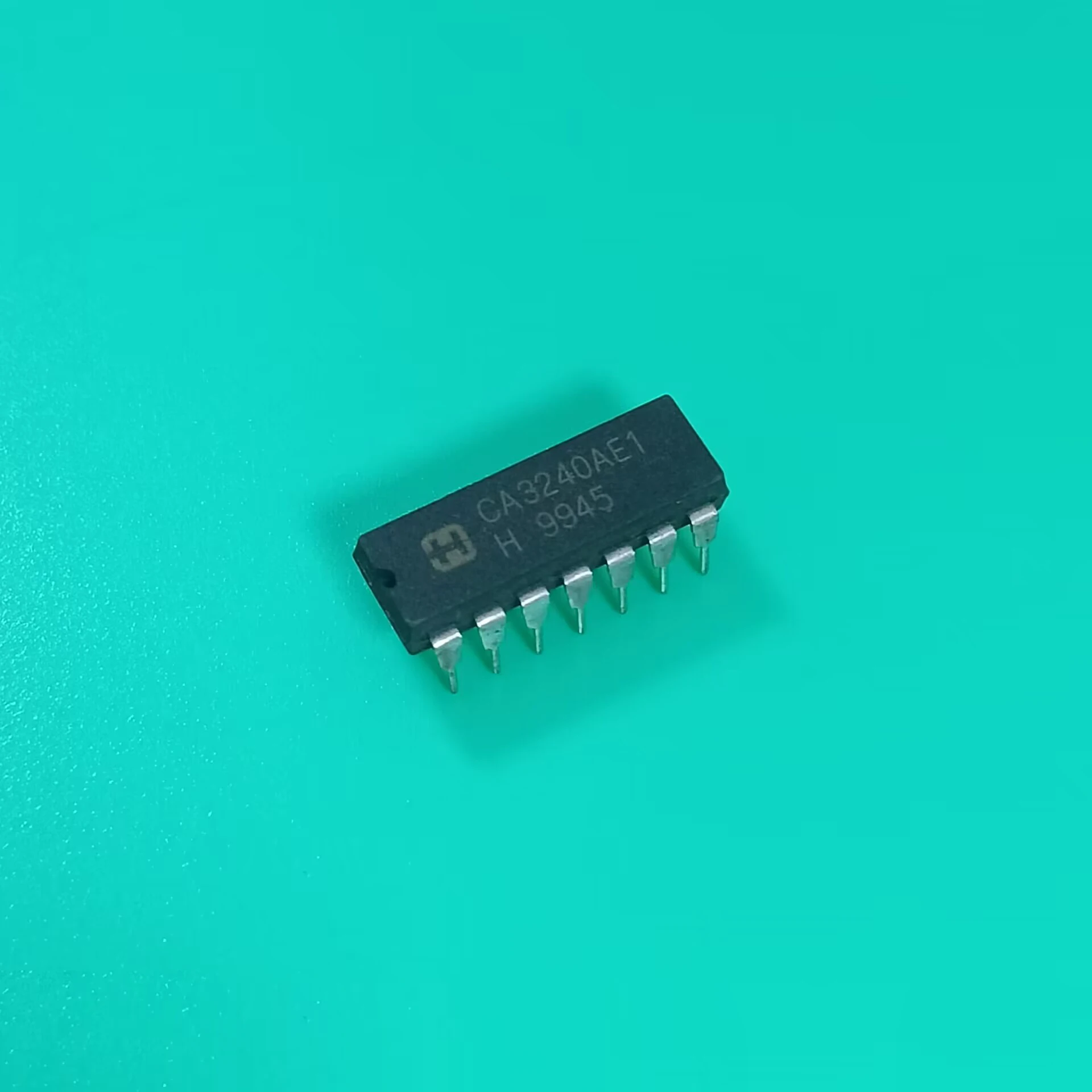 

CA3240AE1 IC 3240 DIP-14 DUAL 4.5MHZ BIMOS OPERATIONAL AMPLIFIER WITH MOSFET INPUT/BIPOLAR OUTPUT CA3240AEI