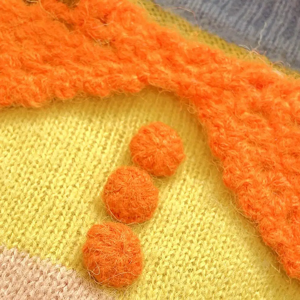 Женский трикотажный свитер в стиле ретро