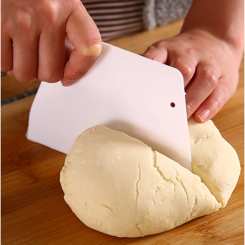 

Scraper Noodle Knife Intestine Flour Cake Steamed Bread Pancake Cream Scraper Plastic Household Baking Tool