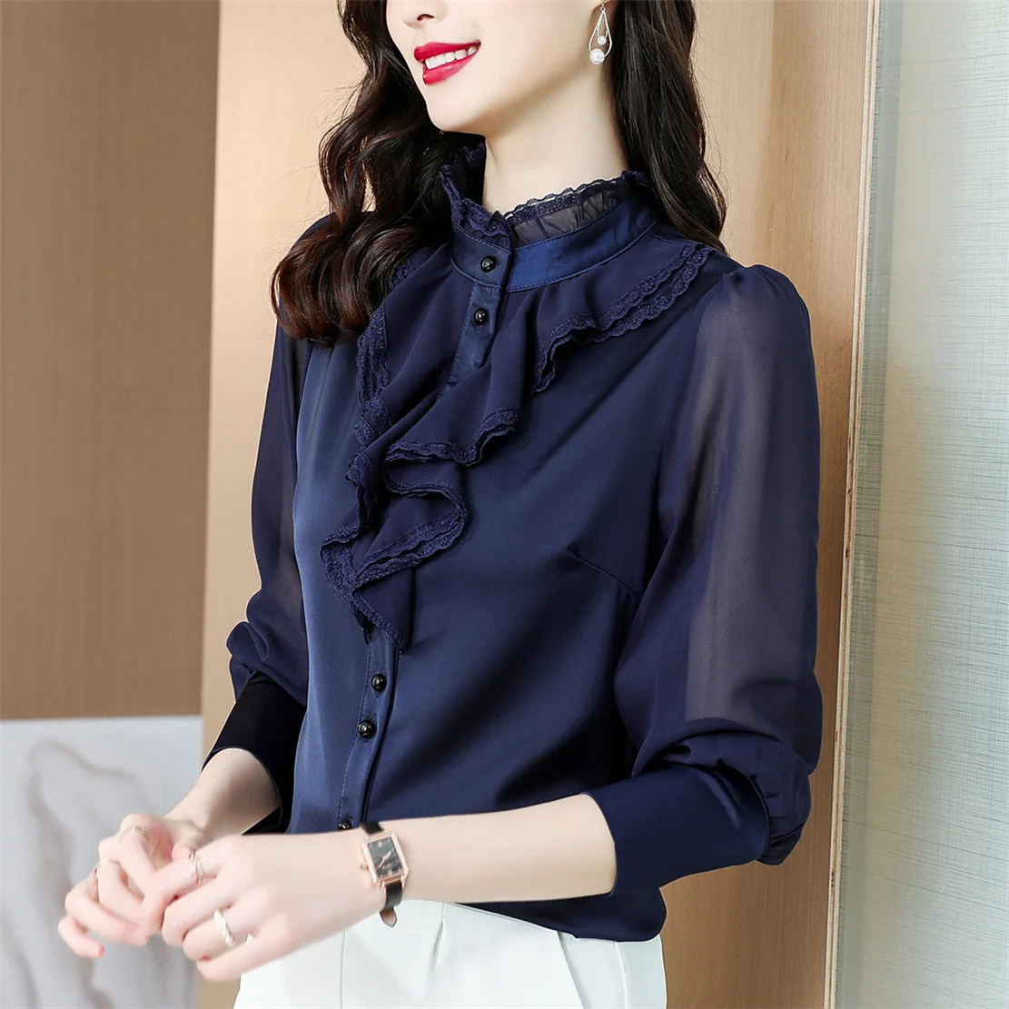 

2022 Spring Retro New Ancient Hong Kong Style Lace Collar French Shirt Design Sense Niche Lotus Leaf Trim Top Women