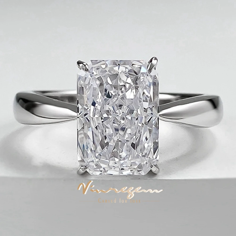 Женское кольцо из серебра 925 пробы с сапфиром 7 х10 мм