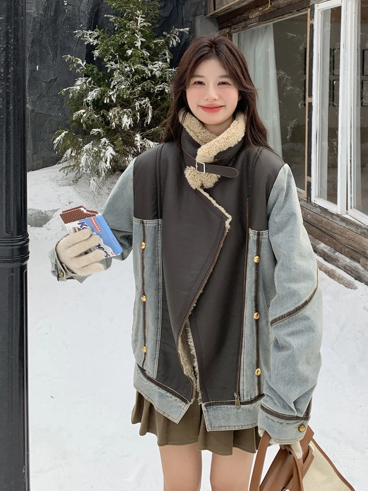 Джинсовое пальто из овечьей шерсти контрастного цвета в стиле пэчворк женское