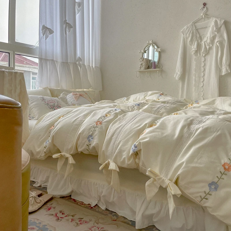 Комплект постельного белья из четырех предметов промытого хлопка с бантом в