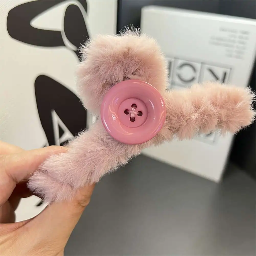 

Winter Plush Hair Claw Elegant Acrylic Button Hairpins Faux Fur Hair Clip Barrette Crab Headwear for Women Girl Hair Accessories