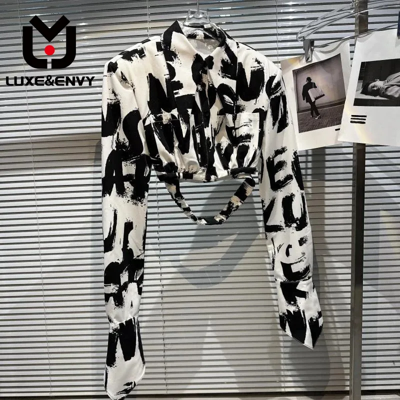 

Роскошное и завитое Новое Взрывобезопасное уличное пальто Люкс & ENVY с задней талией, ремешком и надписью, дизайнерское короткое пальто с наплечниками в стиле граффити, осень 2023