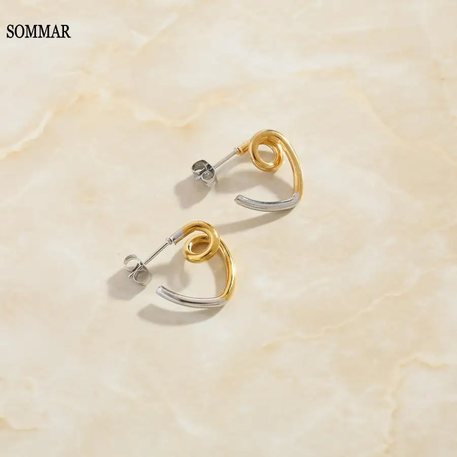 Женские серьги-гвоздики золотистого цвета 2