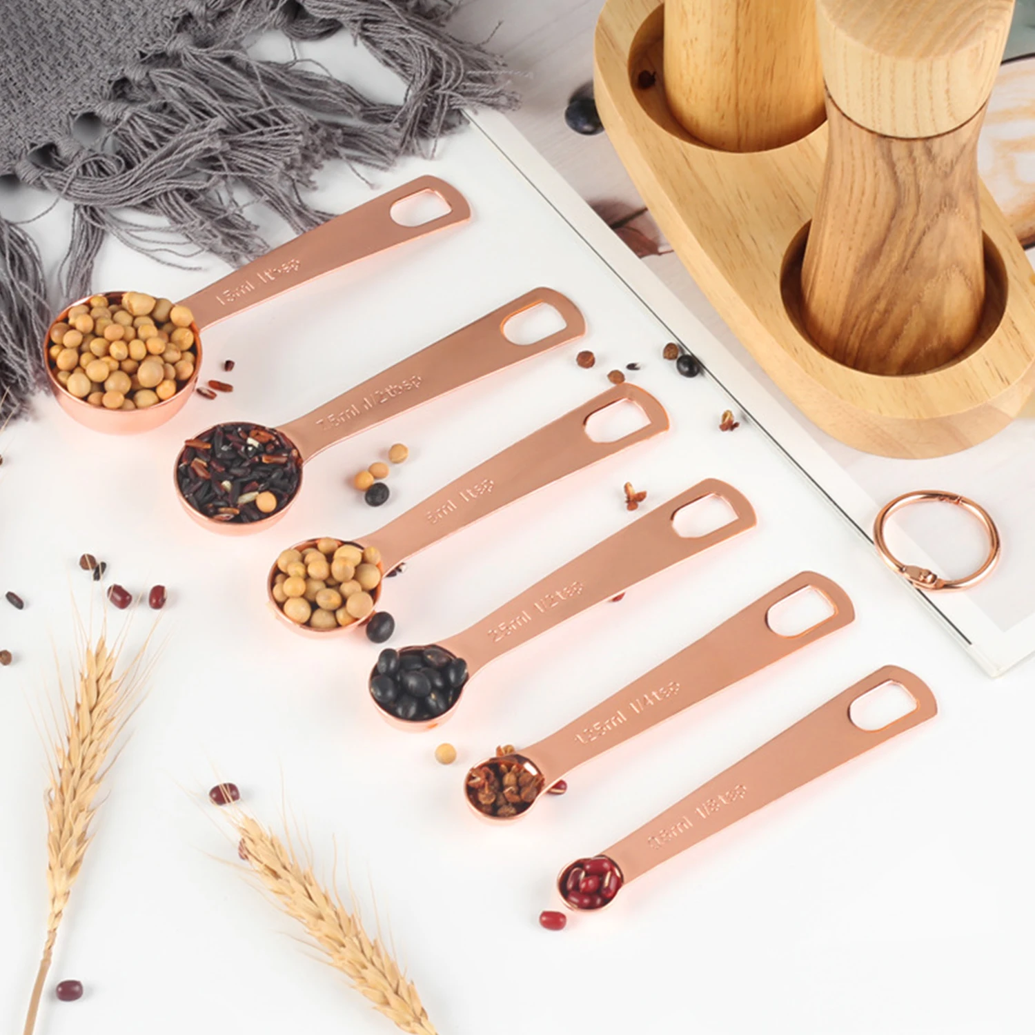 

Набор кухонных ложек и столовых приборов из нержавеющей стали