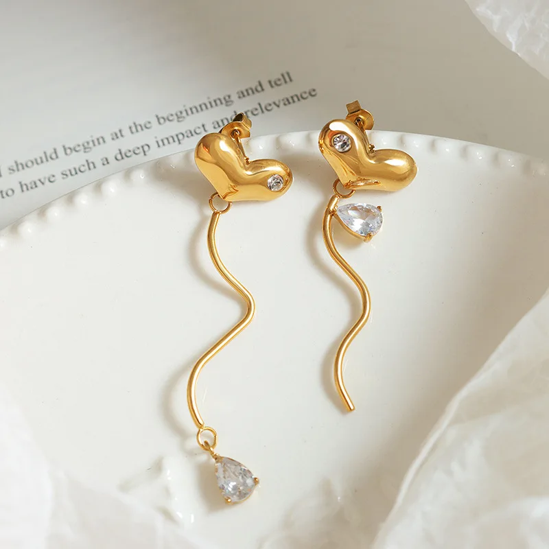 

Love Stud Earrings Stainless Steel Zircon Inlaid Trend Earring Asymmetric Design Hypoallergenic Ear Jewelry Party Accessories