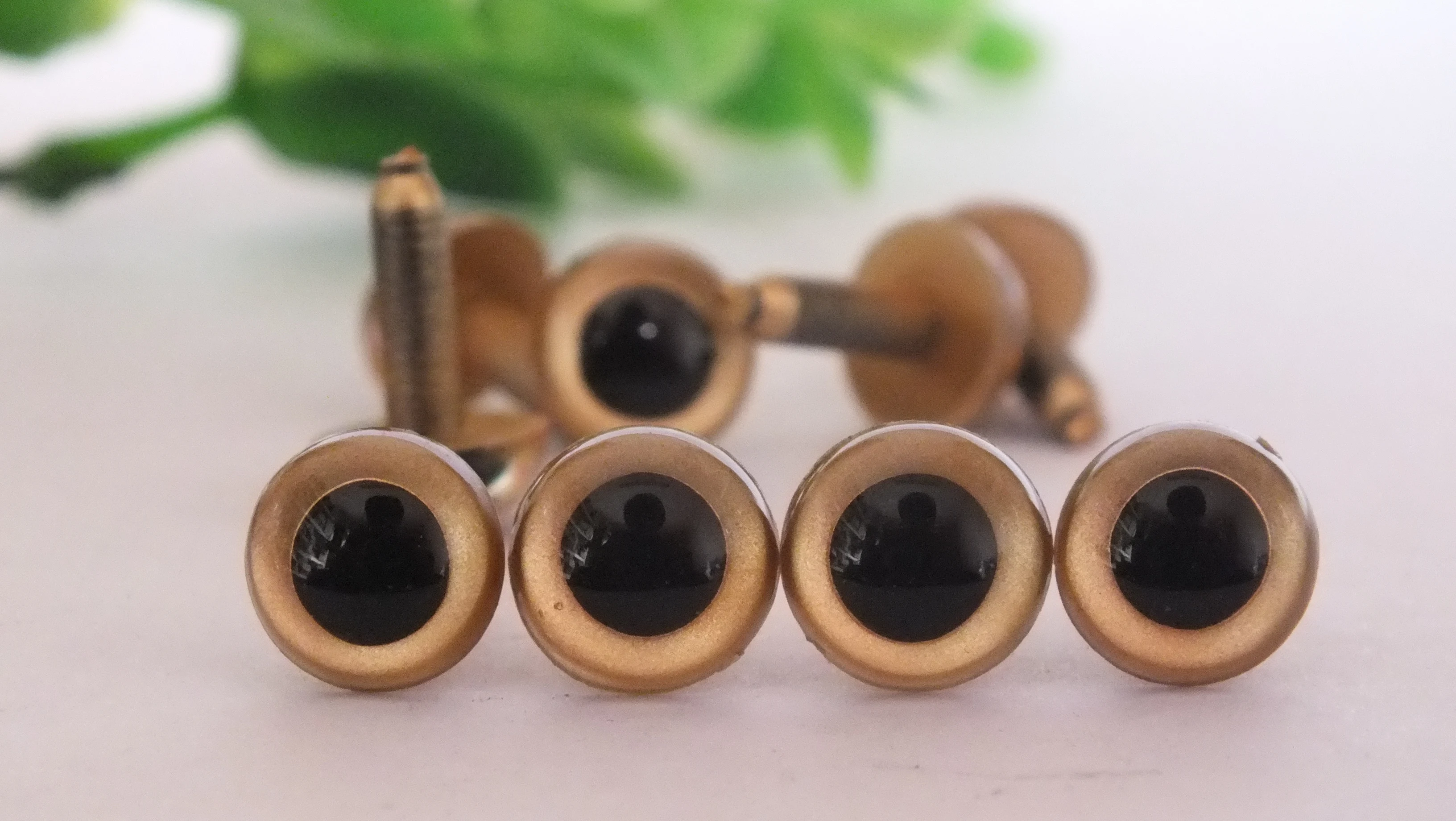 

100 шт. 6 мм золотые глаза