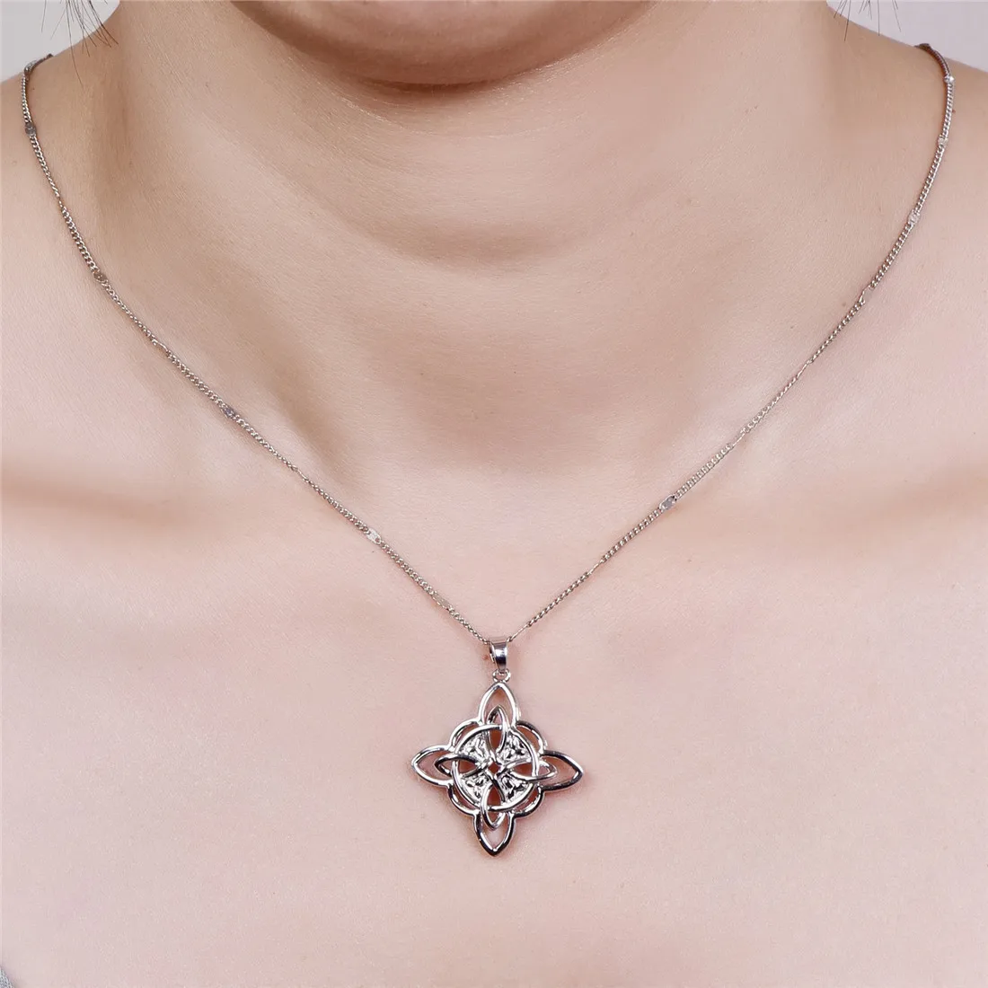 

Good Luck Often Accompanied By Irish Celtic Knot Geometric Simplicity Pendant Necklace Fashion Elegant Golden Classic Women's Je