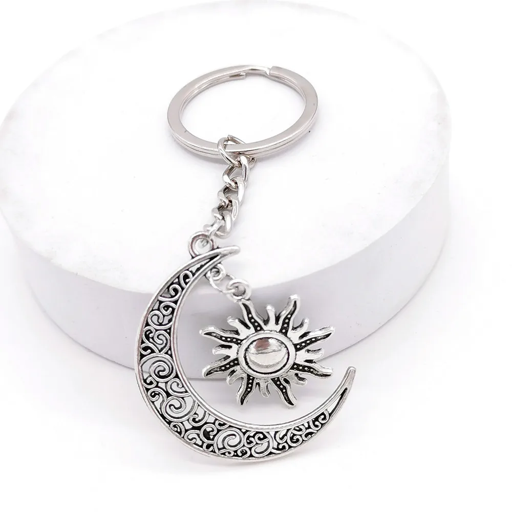 

Fashionable Zinc Alloy Key Chains with Moon and Sun Charms Pendant, Perfect for Handbags, Keys, and Backpacks