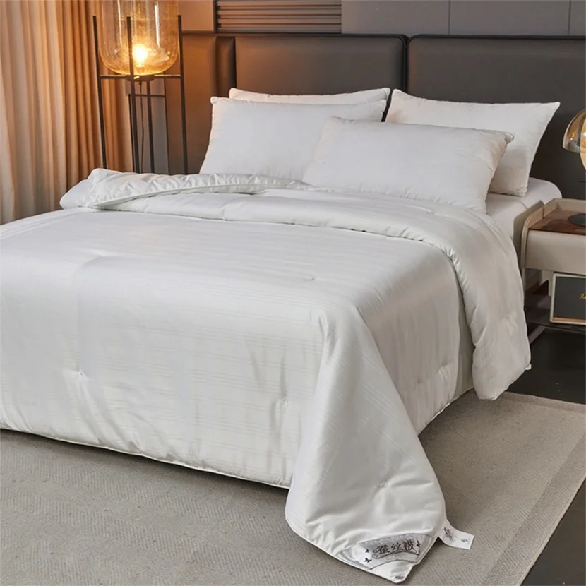Mulberry Silk Quilt with 100% Silk Filling for All Season Luxurious Breathable Comfort Natural Silk Comforter with Cotton Shell (art.: 3920d2aafcaab) - 3920d2aafcaab