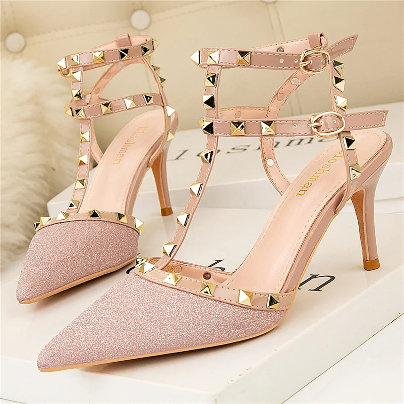 

Женские босоножки с заклепками, фиолетовые сандалии на высоком каблуке 7 см, рельефная обувь с блестками, лето