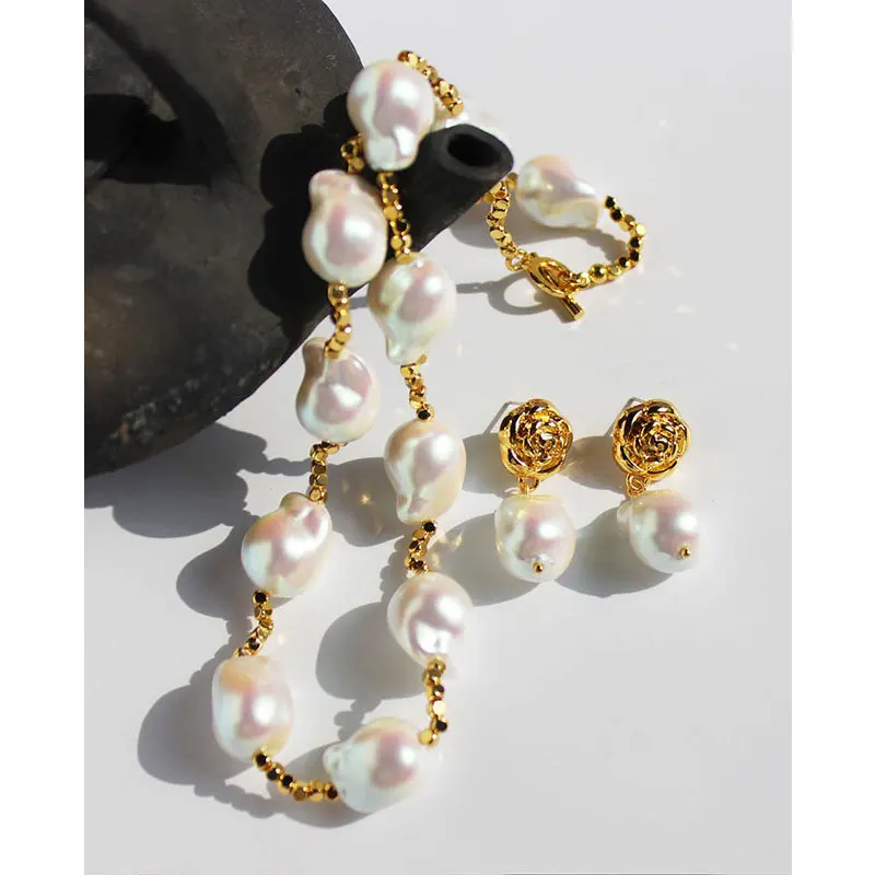 

Vintage Women Jewelry Sets Aesthetic Baroque Style Flower Aros With Pearl Pendant Gold Chain For Charm Lady Necklace Earring
