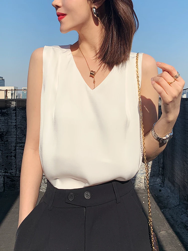 Женская летняя блузка оверсайз с v-образным вырезом шелковая атласная без