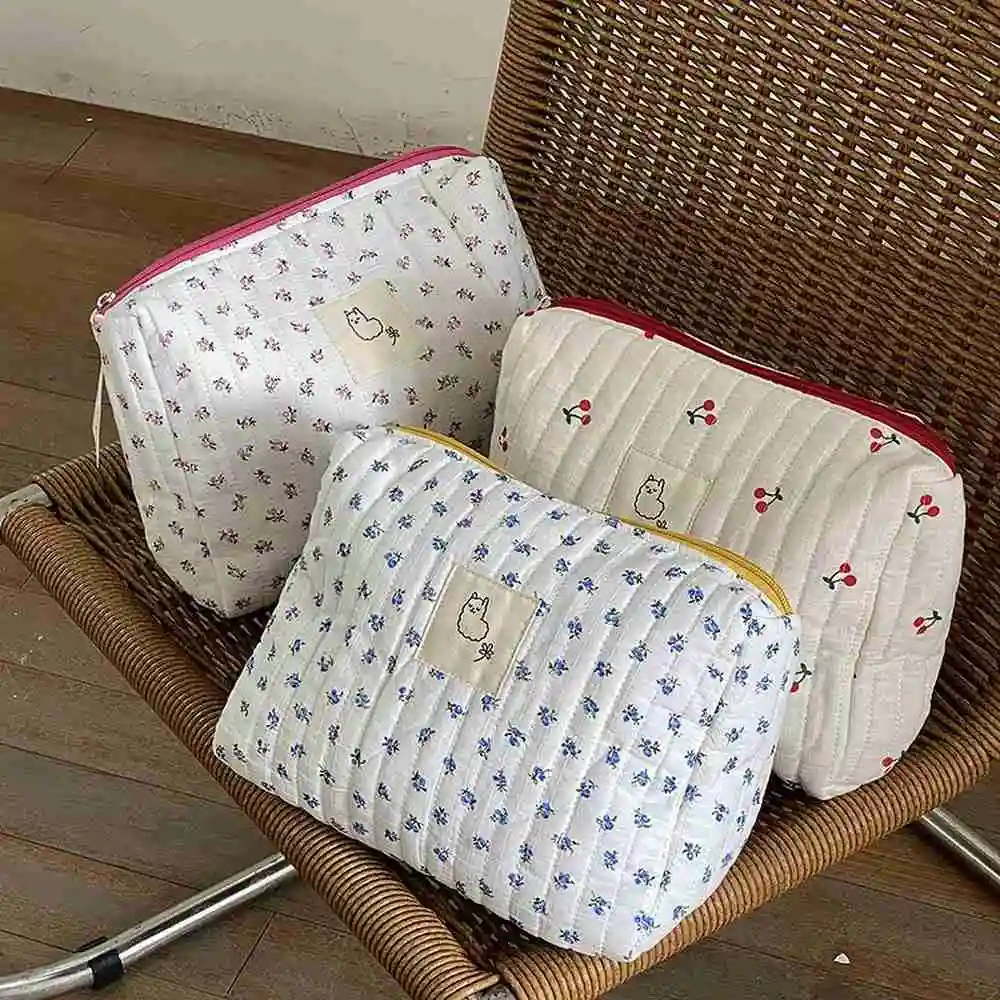 

2022 padded makeup bag for women cosmetics portable storage bag feminine toiletries bags beauty case cotton floral cosmetic bag