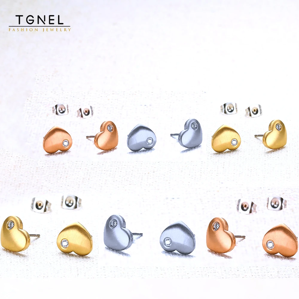 TGNEL Серьги-гвоздики из чистого титана в форме сердца 7 мм/9 мм с белым фианитом