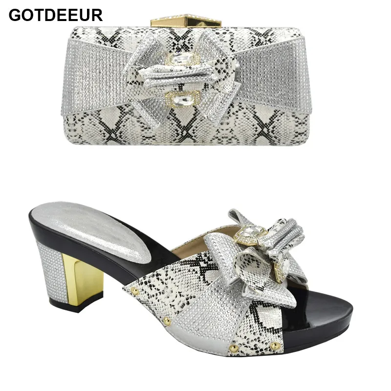 

Туфли-лодочки на каблуках в африканском стиле