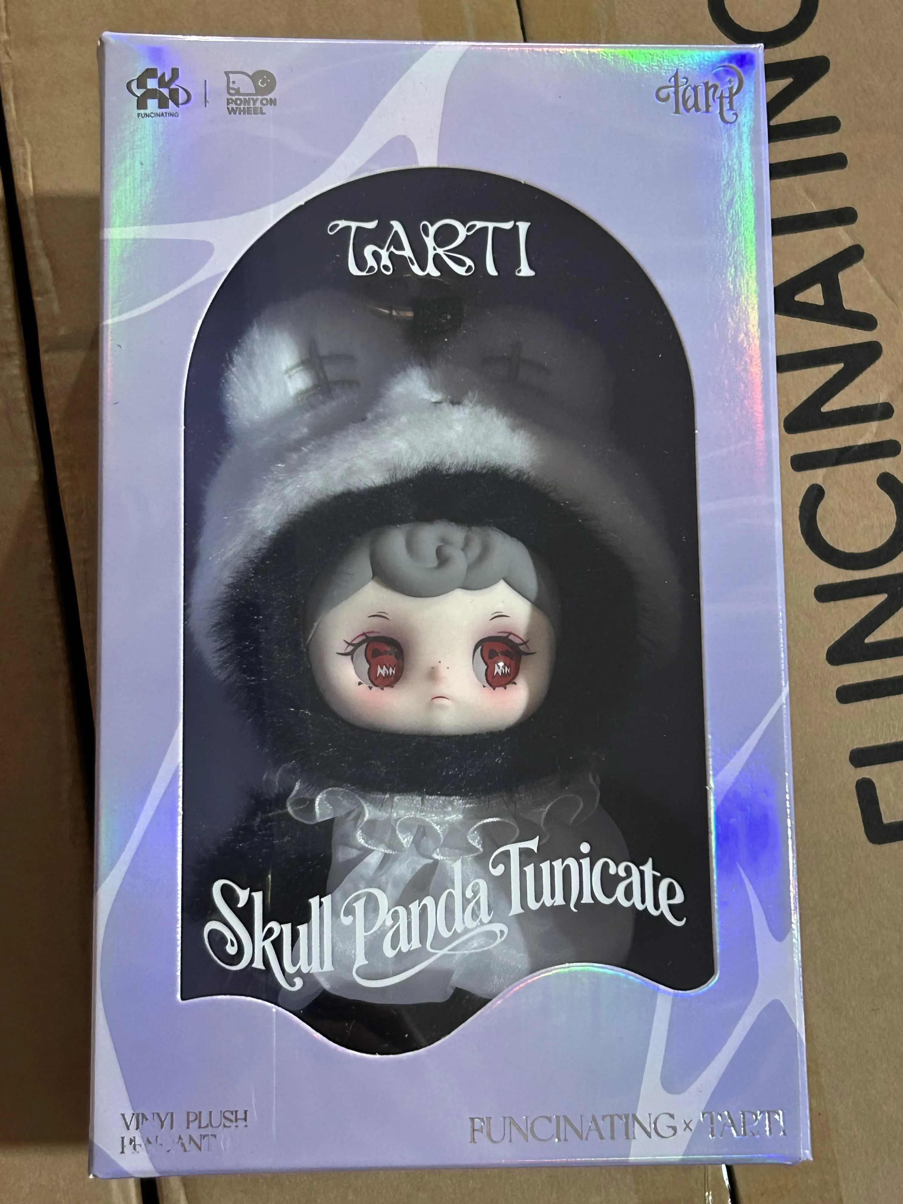 Фото Плюшевый виниловый брелок Tarti-Skull Panda Tunicate №4