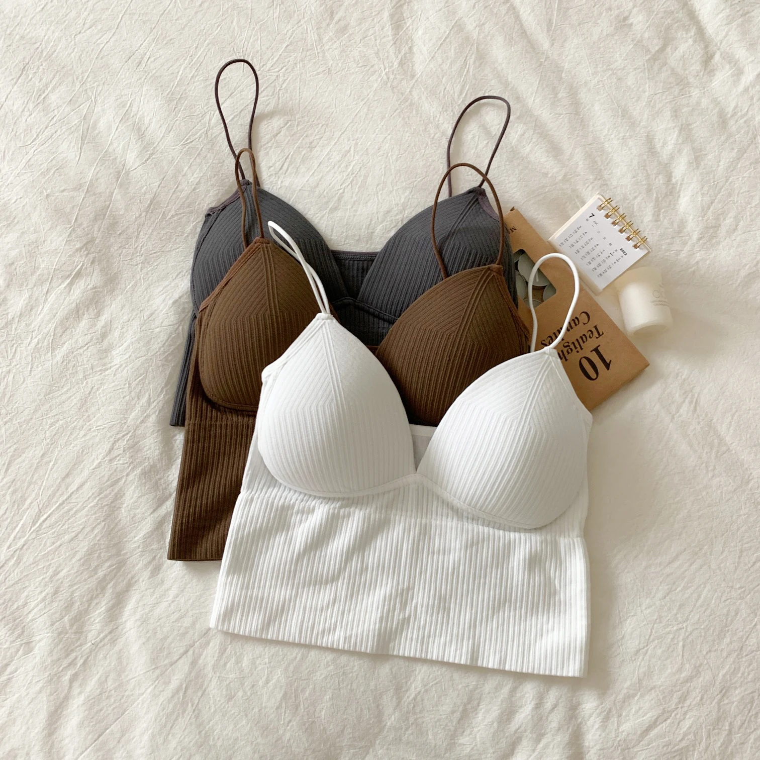 HELIAR женское нижнее белье, бюстгальтер с подкладкой, однотонный укороченный топ на тонких бретельках, топ с бюстгальтером, женские топы без рукавов, тонкие трикотажные топы HELIAR женское нижнее белье, бюстгальтер с подкладкой, однотонный укороченный топ на тонких бретельках, топ с бюстгальтером, женские топы без рукавов, тонкие трикотажные топы