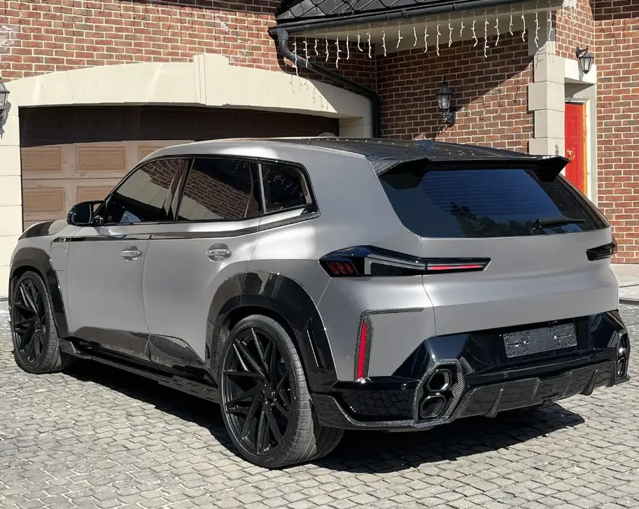 Фото Автомобильные аксессуары: накладки на задние колесные арки из сухого карбона для BMW XM G09, в стиле RNG, элементы обвеса №4