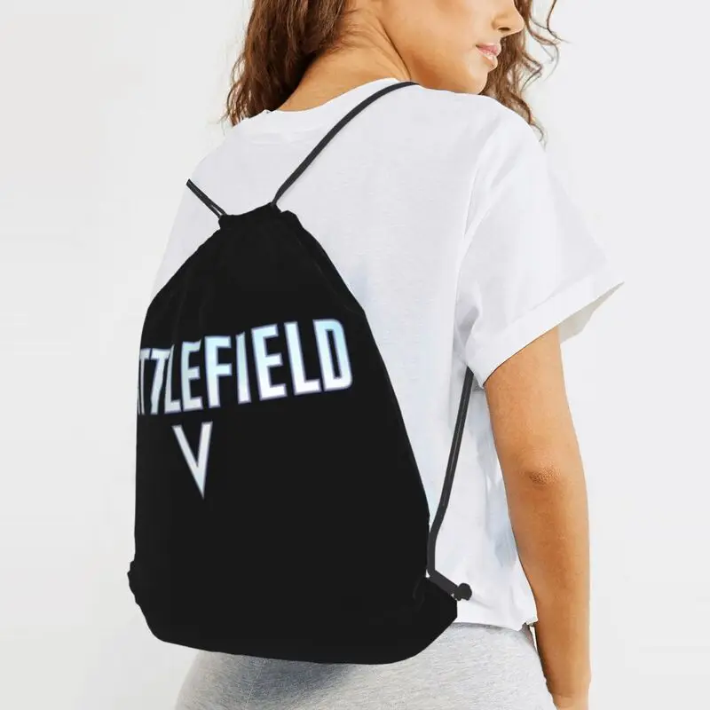 Спортивный рюкзак на шнурке с художественным принтом логотипом игрока поле боя V