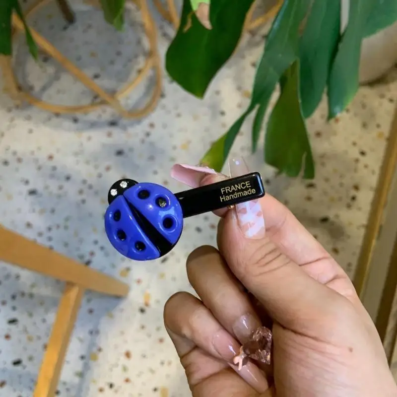 Пластиковые зажимы для волос в виде бабочек