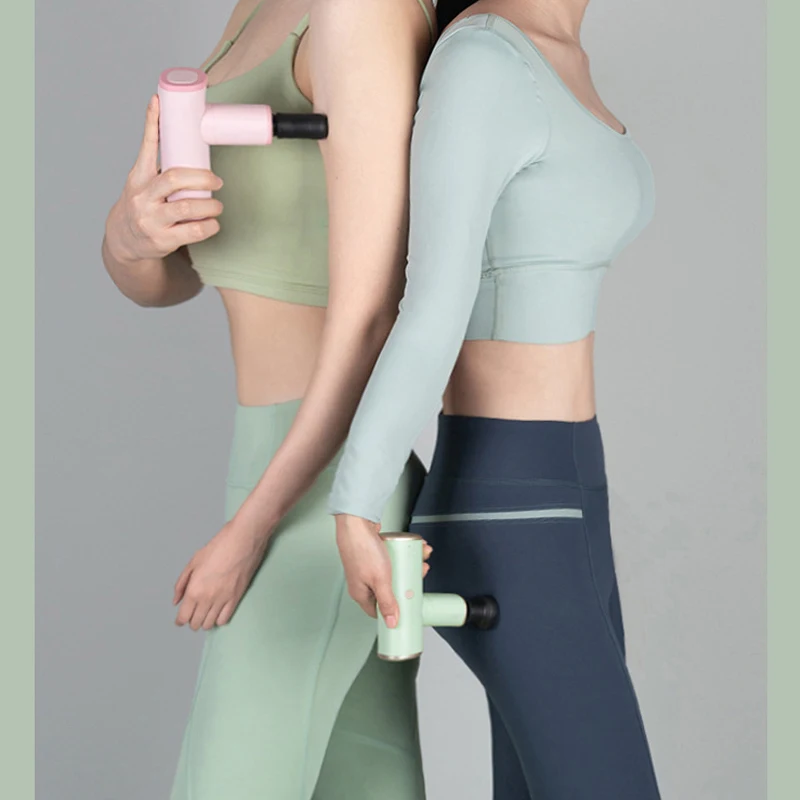 

Пистолет для глубокого массажа тканей с 3 регулируемыми скоростями и 4 съемными массажными головками