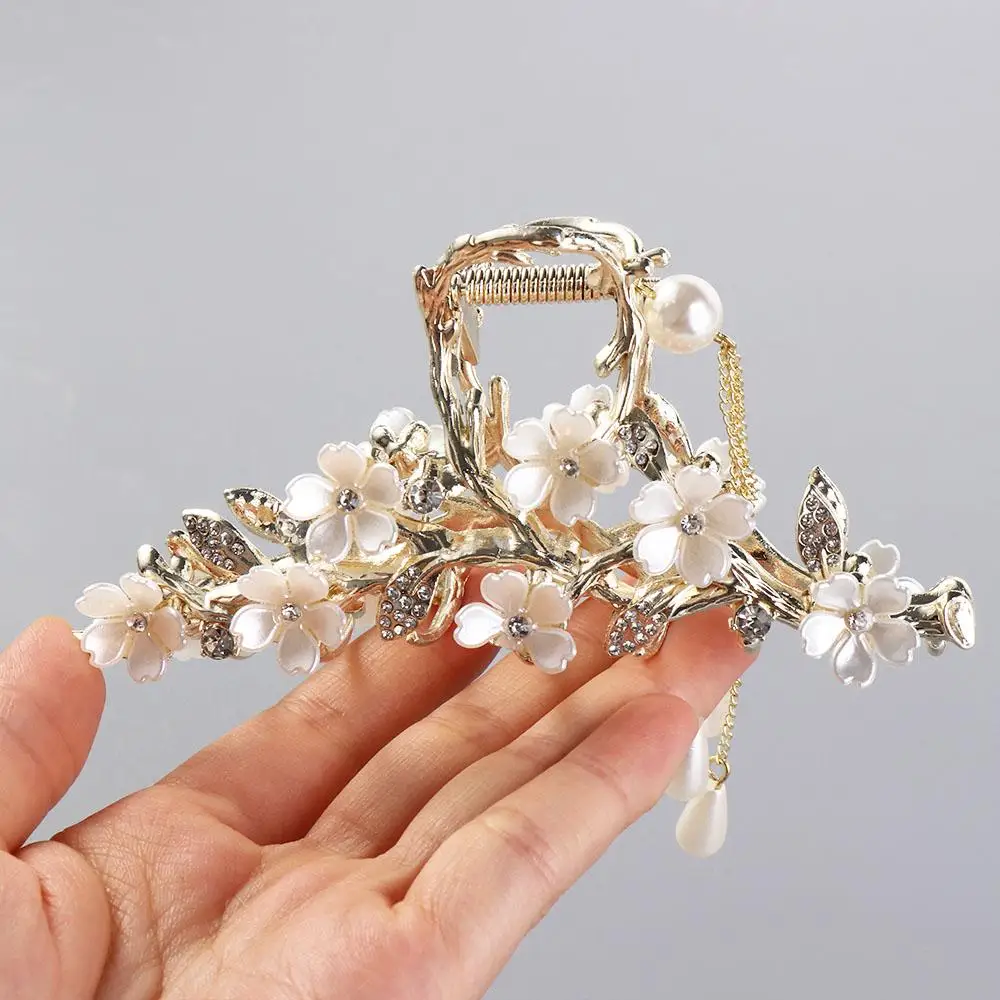 

Women's Accessories Creative Little Fresh Long Hair Essentials Pearl Korean Style Shark Clip Flower Tassel Hair Claw